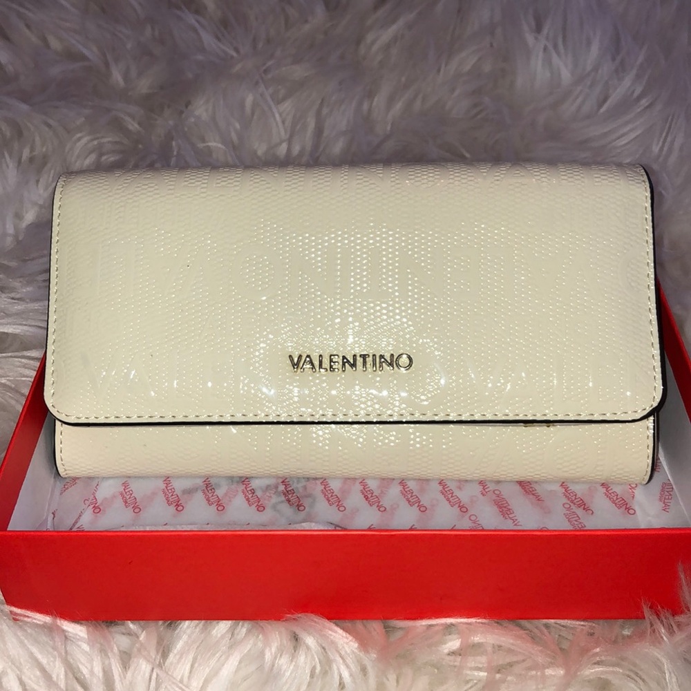 Women’s Valentino wallet